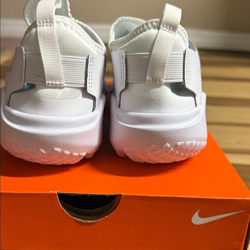 Nike White Slip-On Sneakers 8.5 women 7y men - Picture 4 of 4